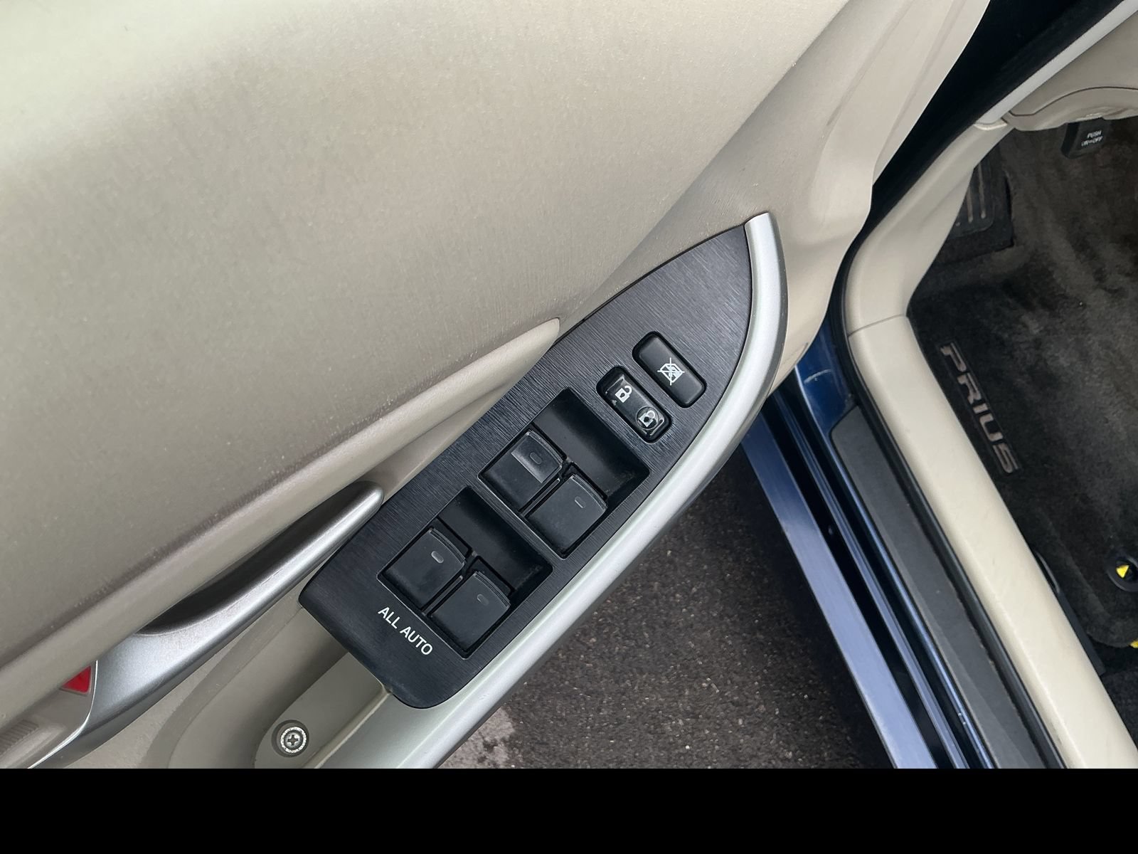 Used 2015 Toyota Prius Two FWD image 12
