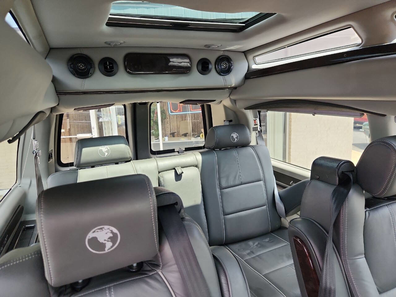 Used 2018 Chevrolet Express 2500 w/ Enhanced Convenience Package image 12