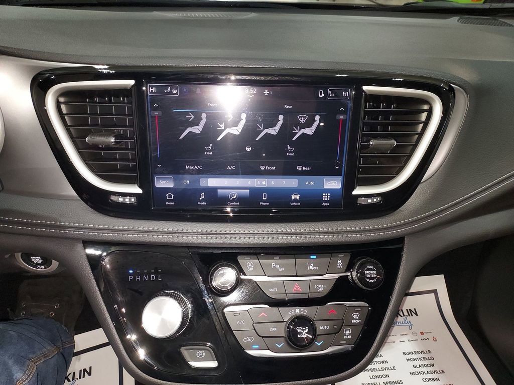 New 2026 Chrysler Pacifica Select w/ S Appearance Package image 24