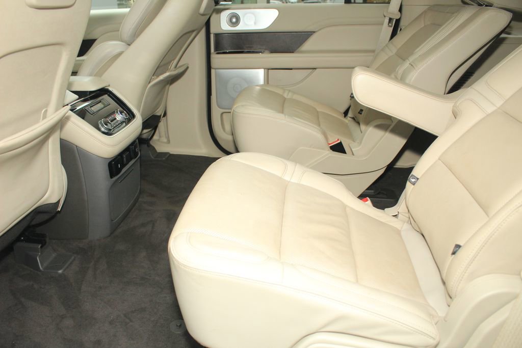 Used 2019 Lincoln Navigator Reserve w/ Cargo Package AWD/4WD image 5