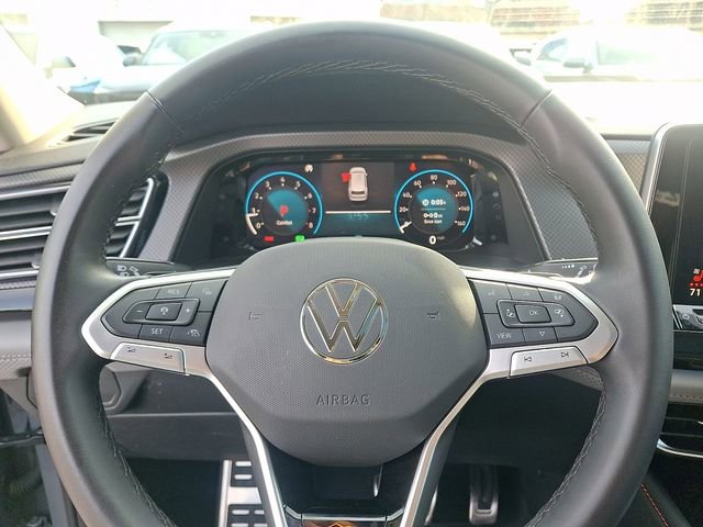Used 2025 Volkswagen Atlas Peak Edition SE image 21