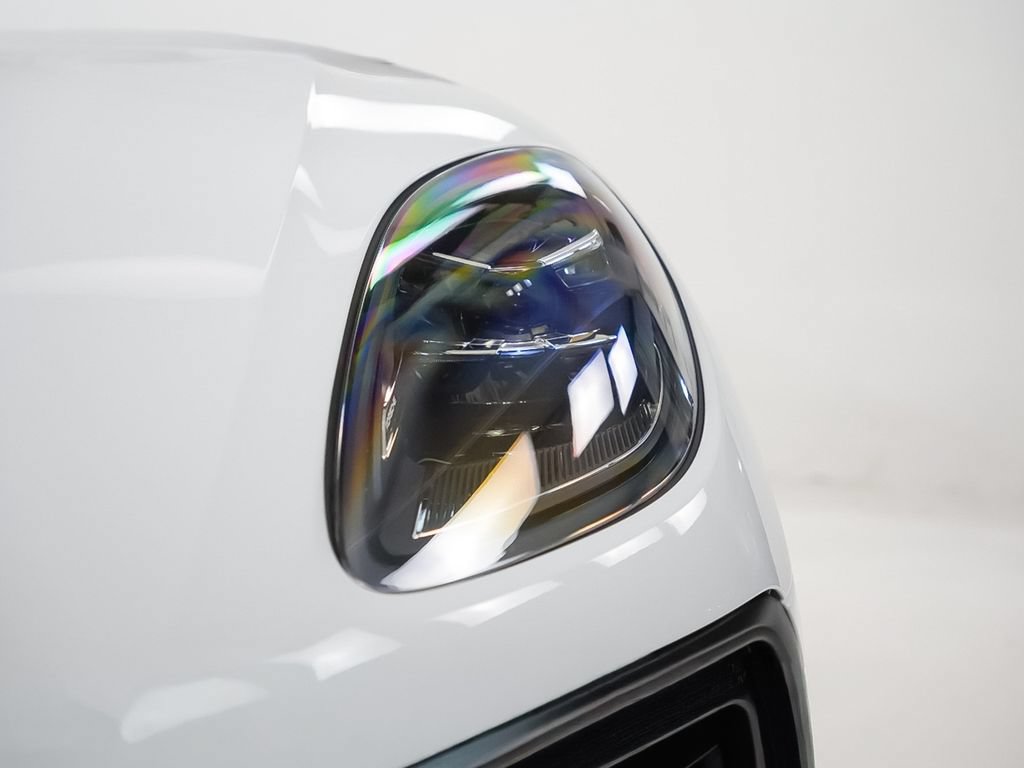 Certified 2026 Porsche Macan Turbo AWD/4WD image 6