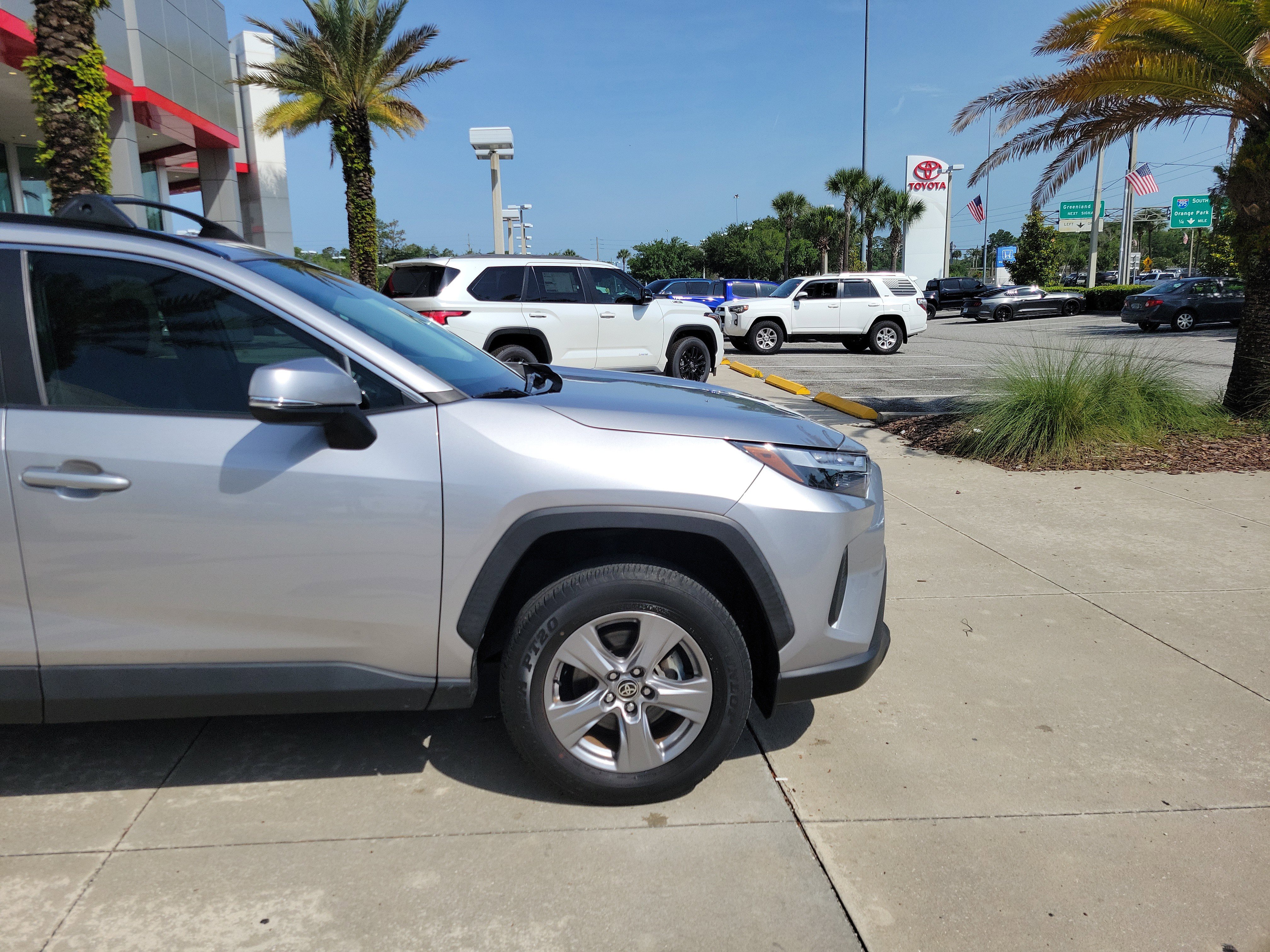 Certified 2023 Toyota RAV4 XLE w/ Convenience Package FWD image 8