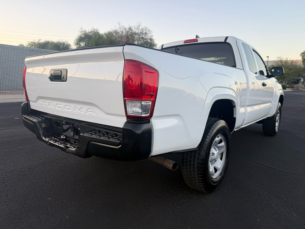 Used 2016 Toyota Tacoma SR RWD image 3
