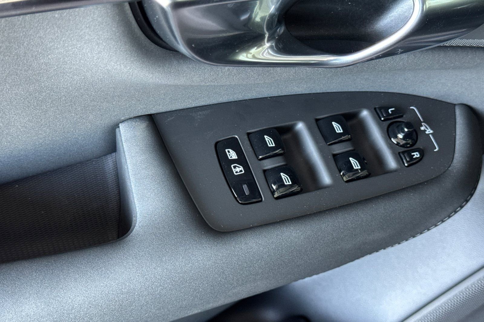 New 2026 Volvo XC90 B5 Plus w/ Protection Package image 15