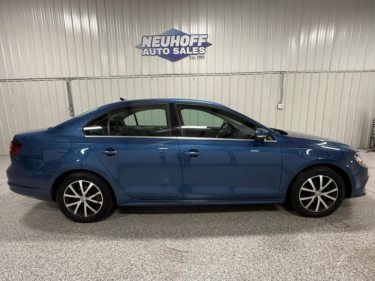 Used 2017 Volkswagen Jetta SE image 1