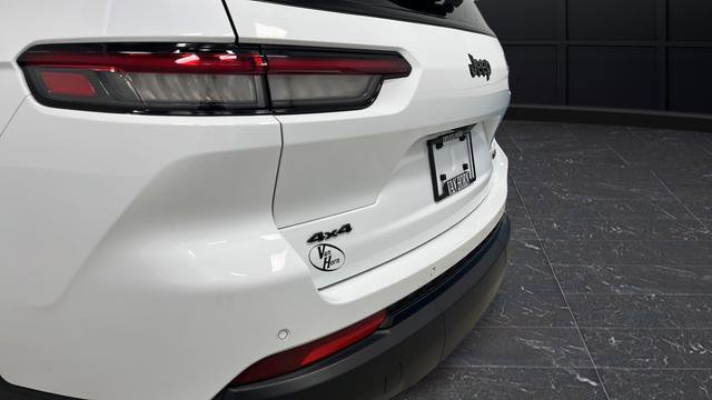 Used 2024 Jeep Grand Cherokee L Limited w/ Black Appearance Package image 35