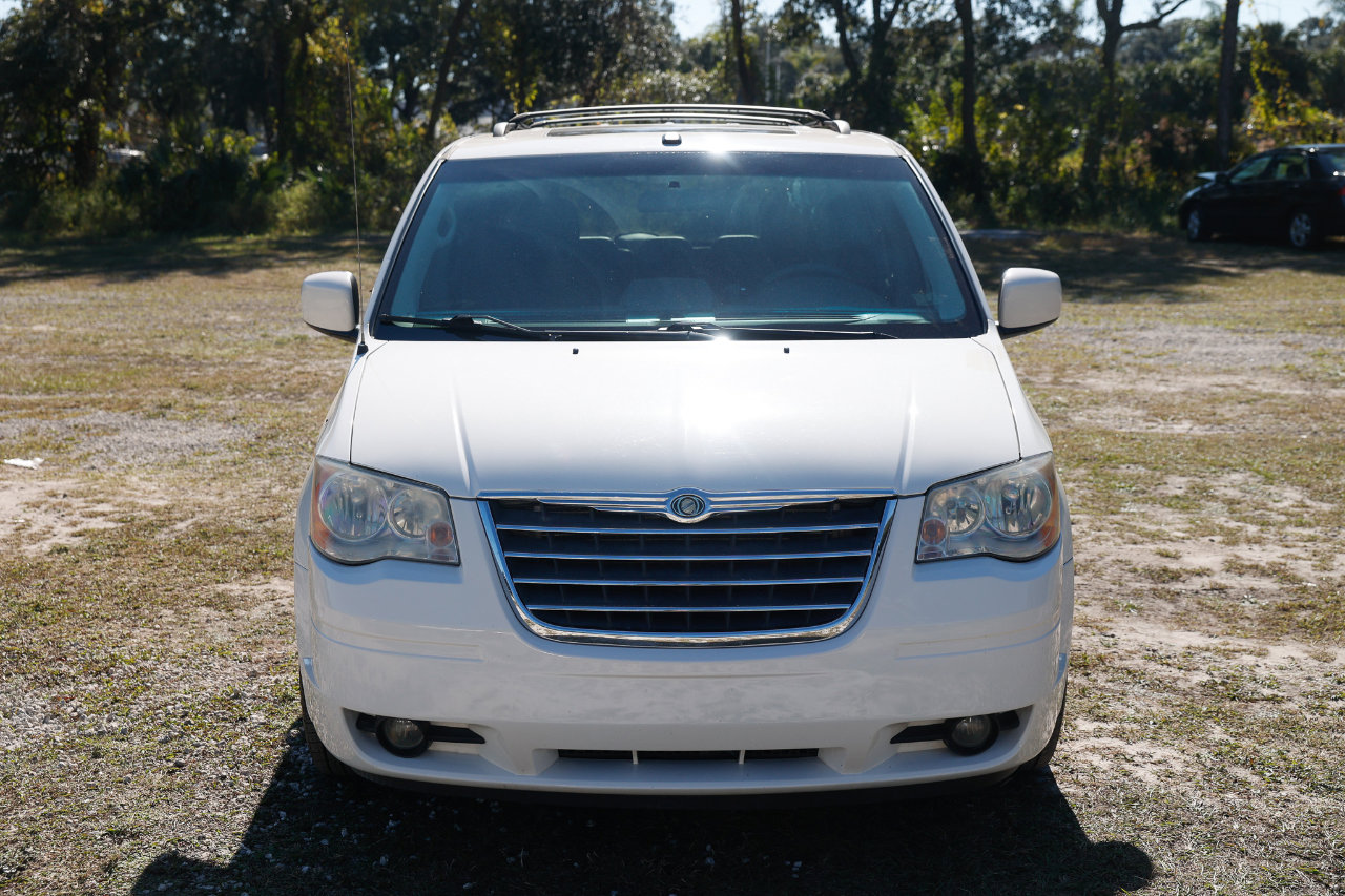 Used 2009 Chrysler Town & Country Touring image 19