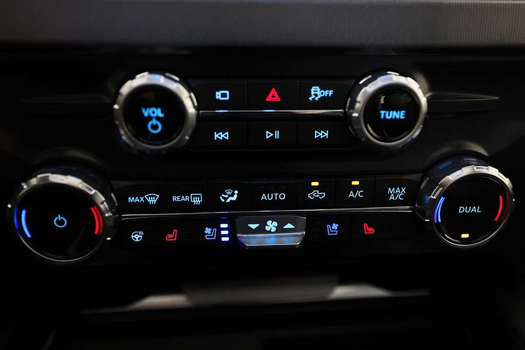 Used 2025 Ford F250 Platinum AWD/4WD image 29