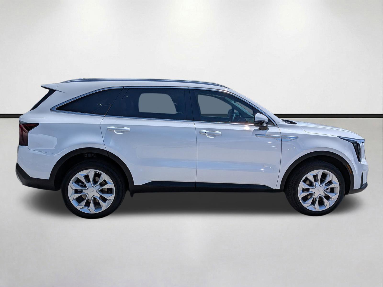 Used 2025 Kia Sorento EX w/ Panoramic Sunroof Package AWD/4WD image 3