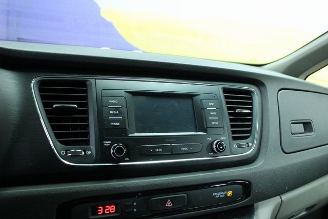 Used 2018 Kia Sedona L image 18