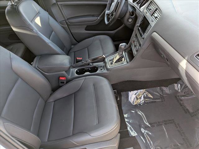 Used 2015 Volkswagen Golf S image 17