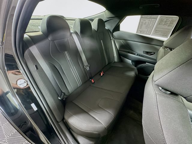 Certified 2025 Hyundai Elantra SEL FWD image 30