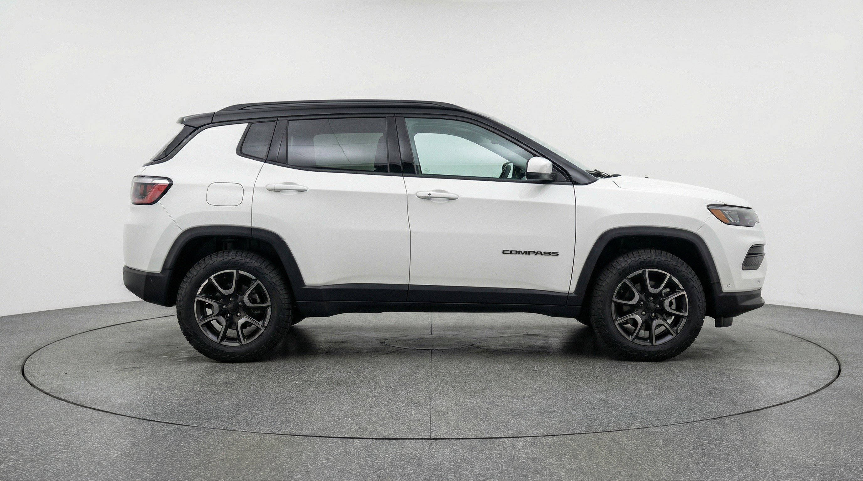 Used 2025 Jeep Compass Trailhawk AWD/4WD image 11
