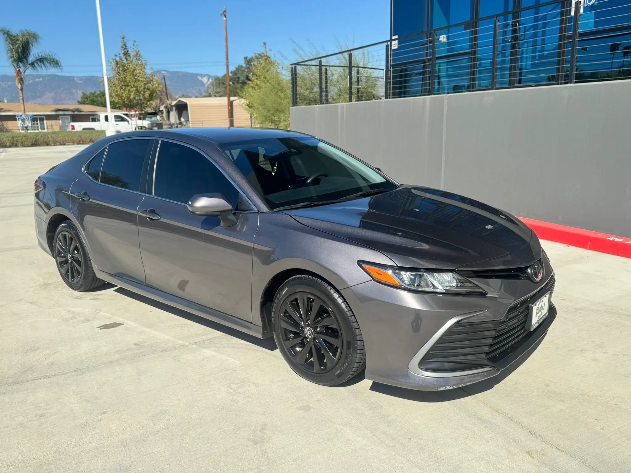 Used 2022 Toyota Camry LE FWD image 2
