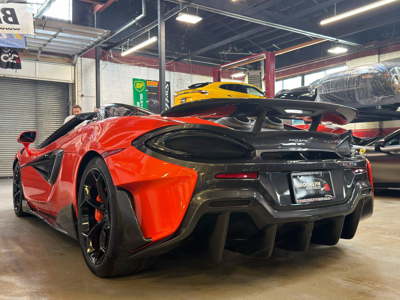 Used 2020 McLaren 600LT Spider RWD image 10