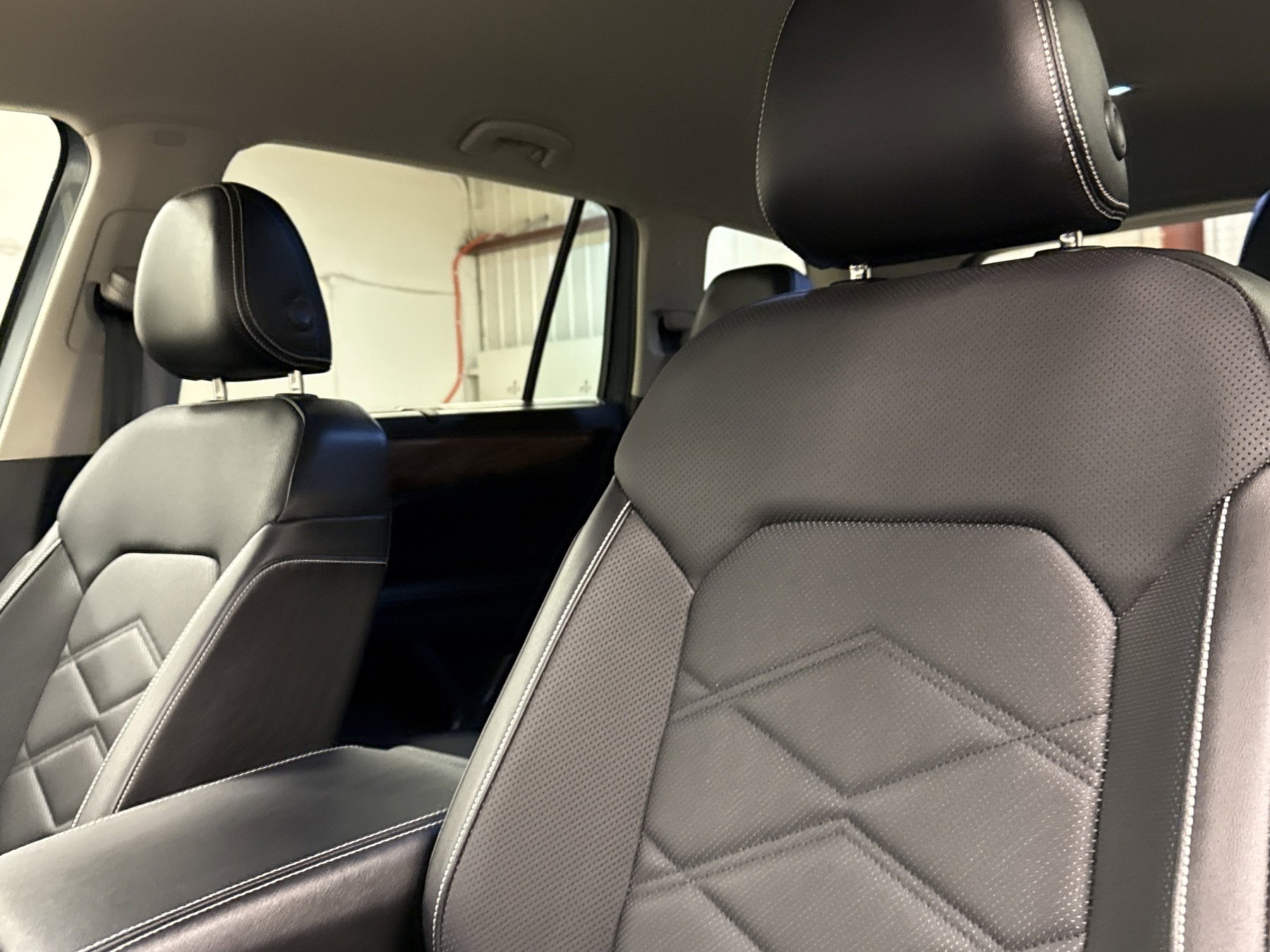 Used 2024 Volkswagen Atlas SE w/ Black Wheel Package image 5