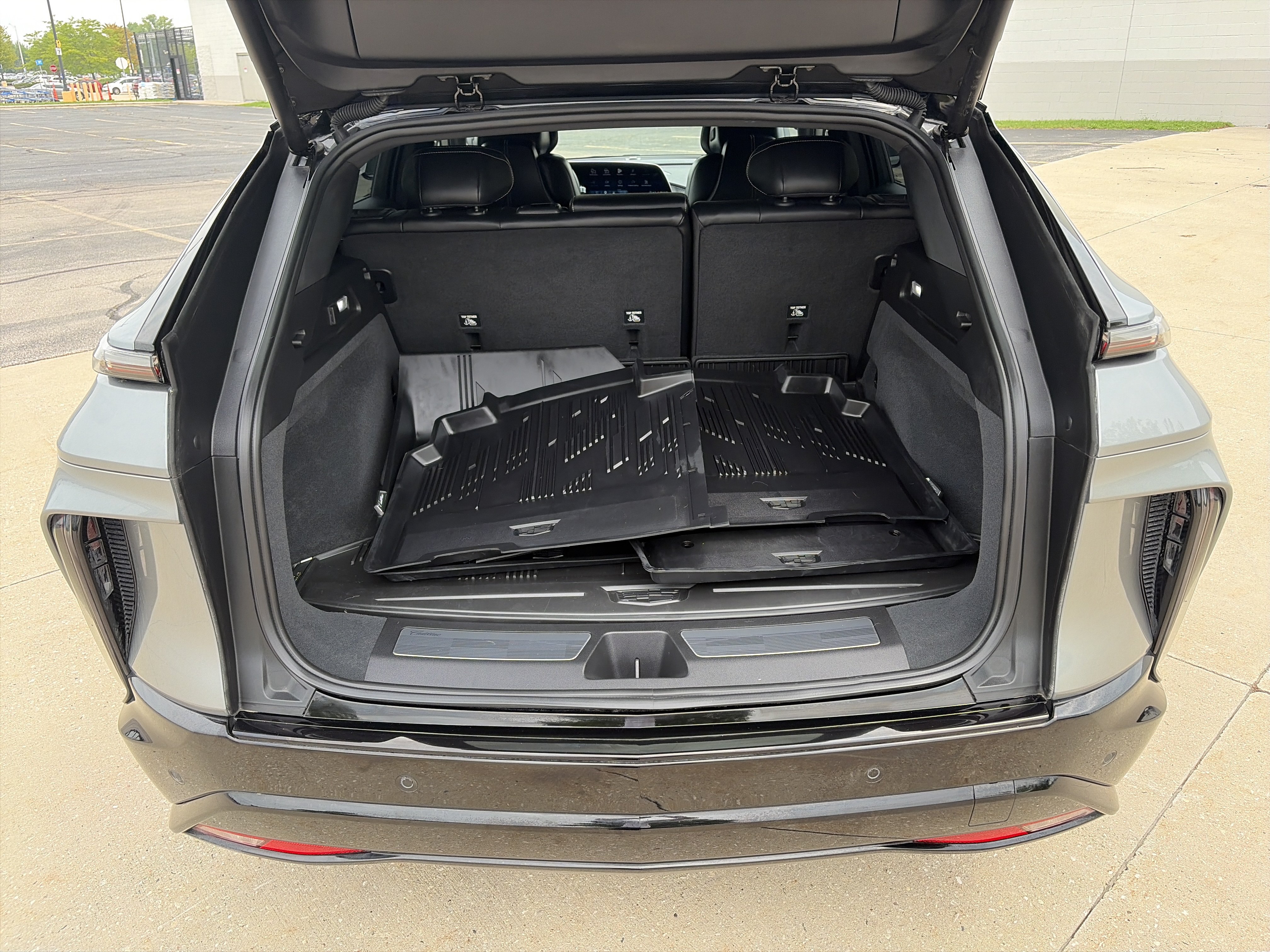 Used 2025 Cadillac Lyriq Sport w/ LPO, Floor Liner Package AWD/4WD image 15