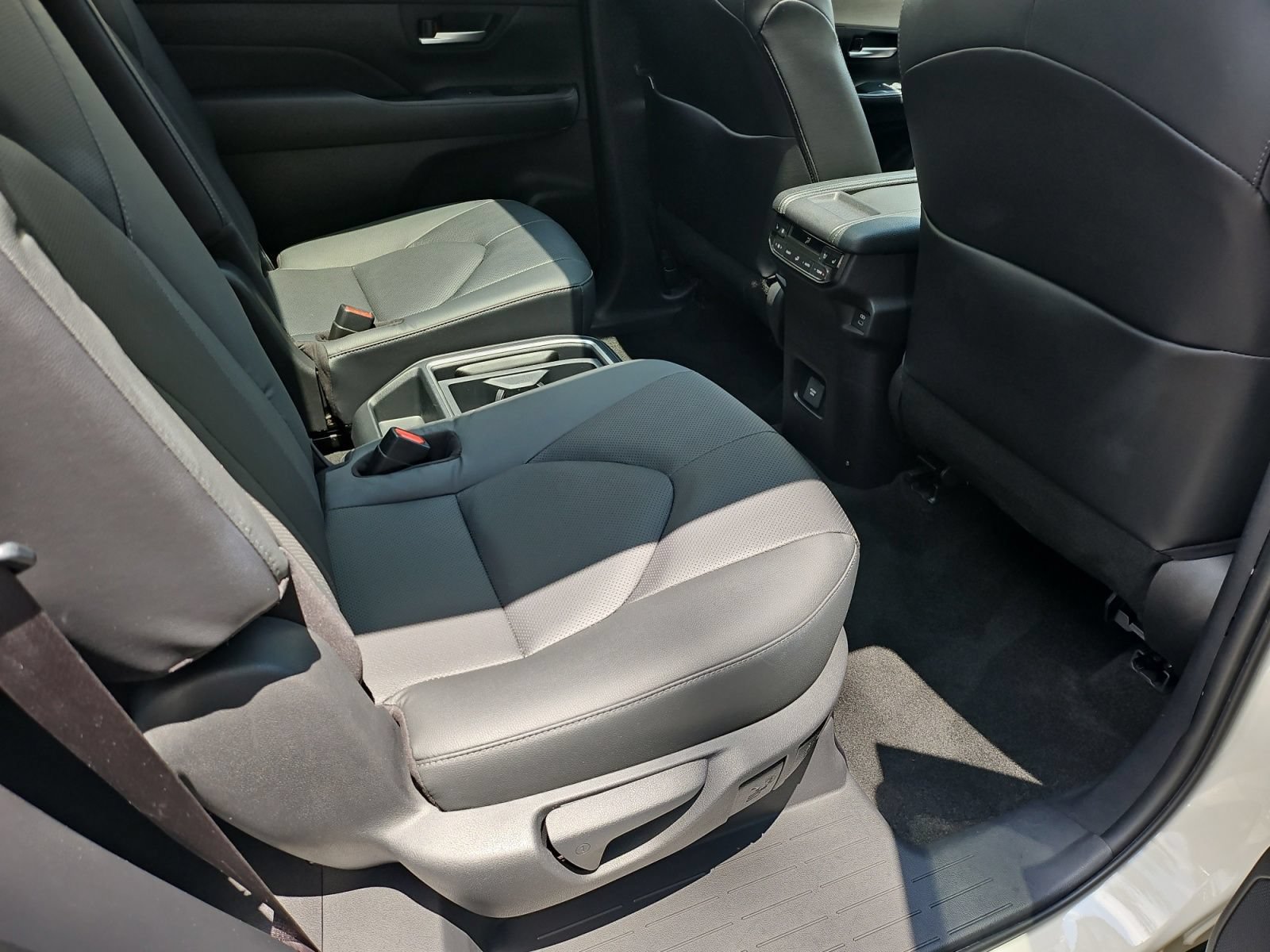 Used 2024 Toyota Grand Highlander AWD image 30