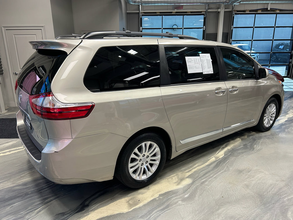 Used 2017 Toyota Sienna XLE w/ XLE Navigation Package FWD image 31