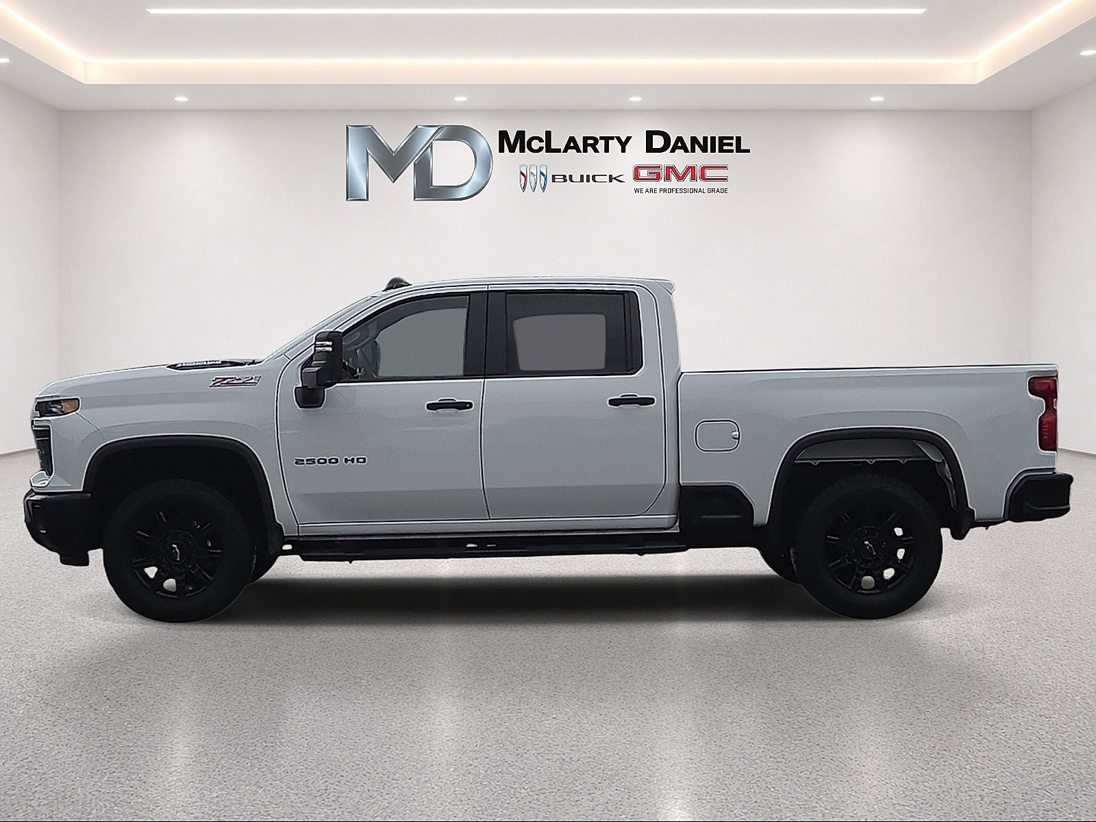 Used 2025 Chevrolet Silverado 2500 W/T AWD/4WD image 2