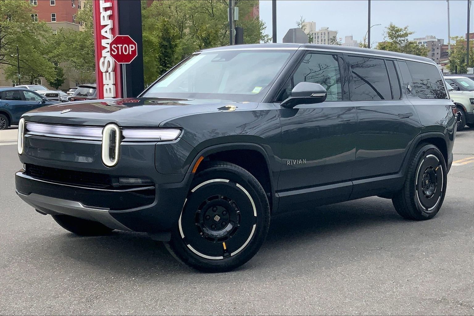 Used 2025 Rivian R1S Adventure AWD/4WD image 1