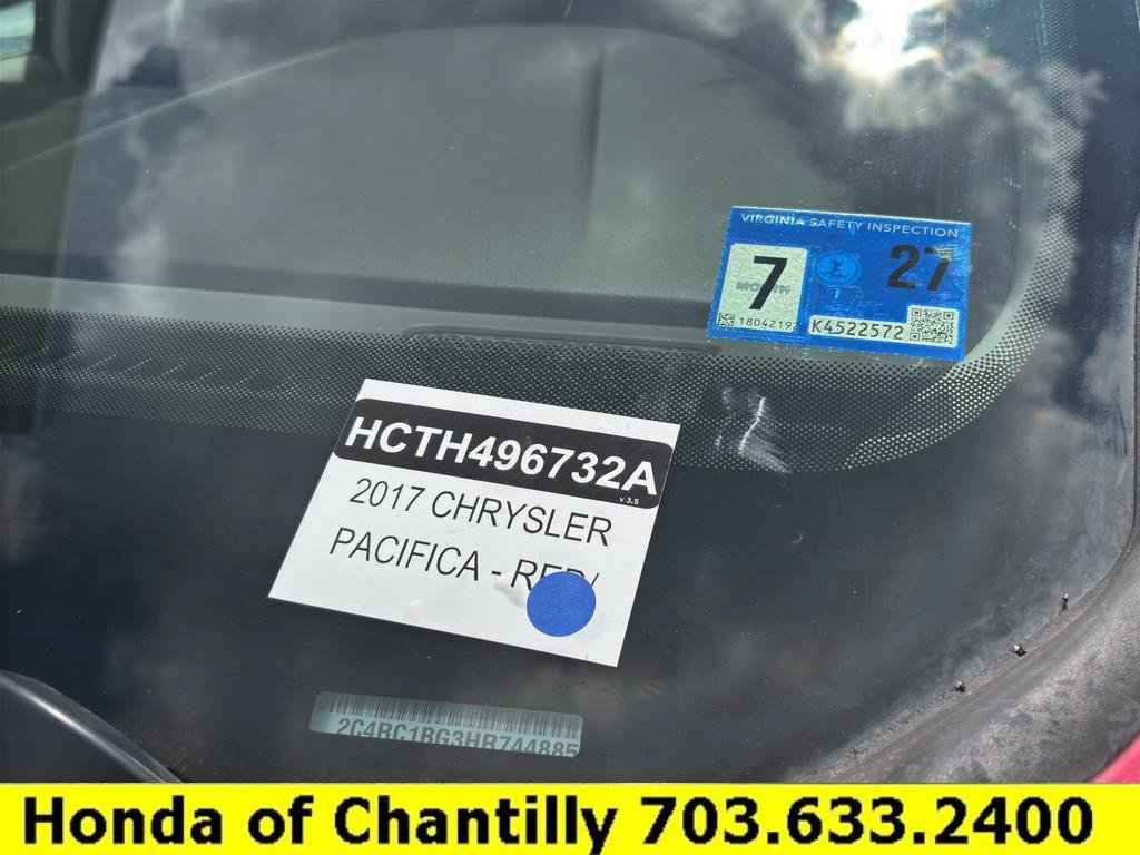 Used 2017 Chrysler Pacifica Touring-L w/ Tire & Wheel Group FWD image 30