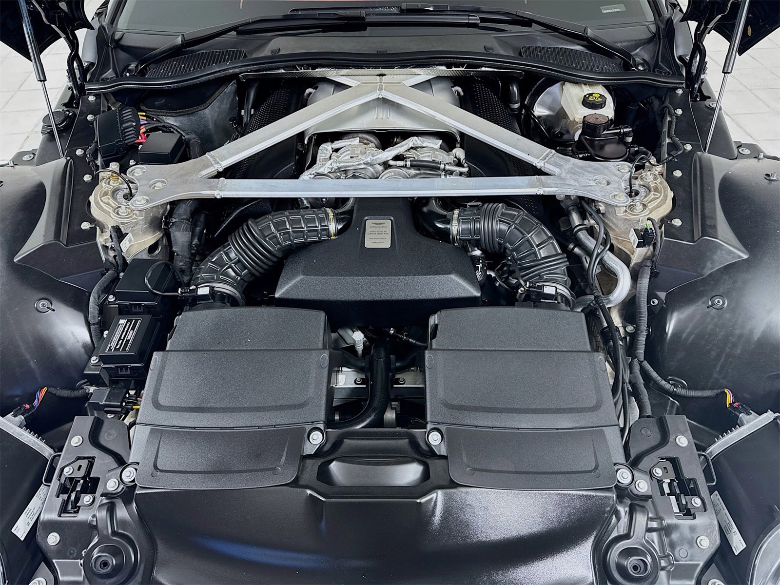 Used 2022 Aston Martin V8 Vantage Roadster image 25