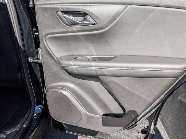 Used 2025 Chevrolet Blazer LT w/ Convenience Package FWD image 16
