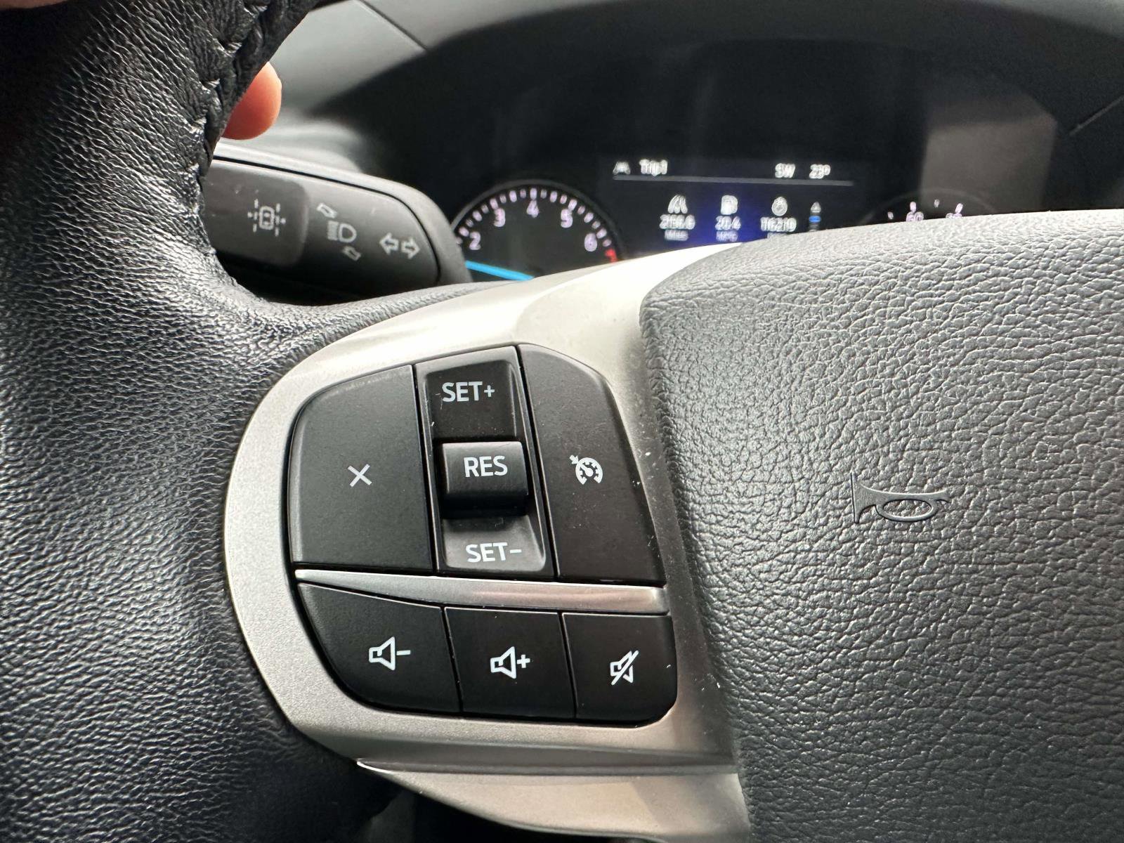 Used 2022 Ford Explorer XLT image 29