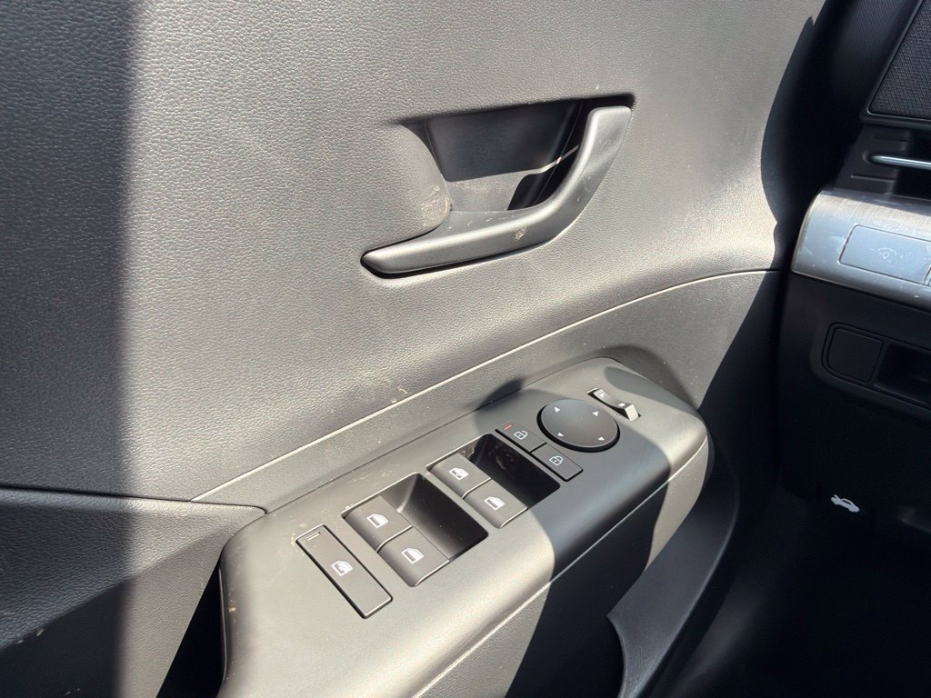 New 2027 Hyundai Kona SE AWD/4WD image 26
