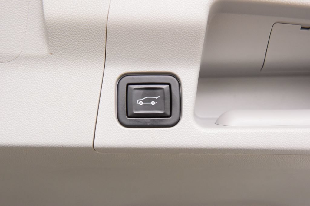 Used 2021 GMC Acadia SLE w/ Driver Convenience Package FWD image 24