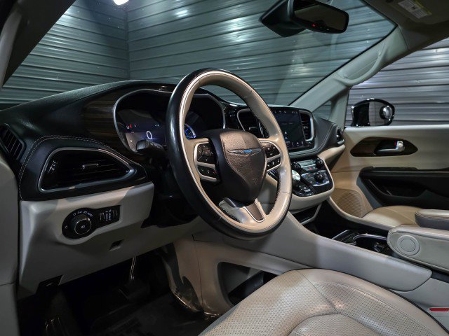 Used 2021 Chrysler Pacifica Limited image 10