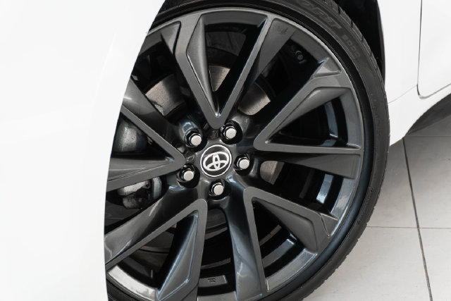 Used 2024 Toyota Corolla SE FWD image 2
