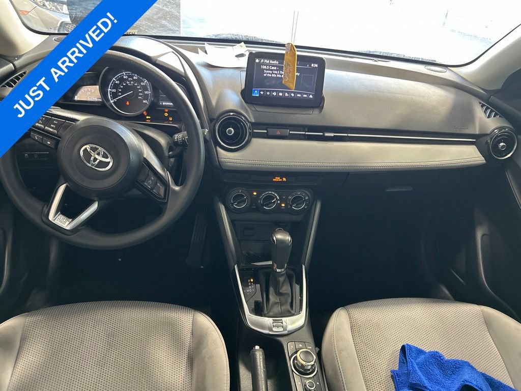 Used 2019 Toyota Yaris LE FWD image 5