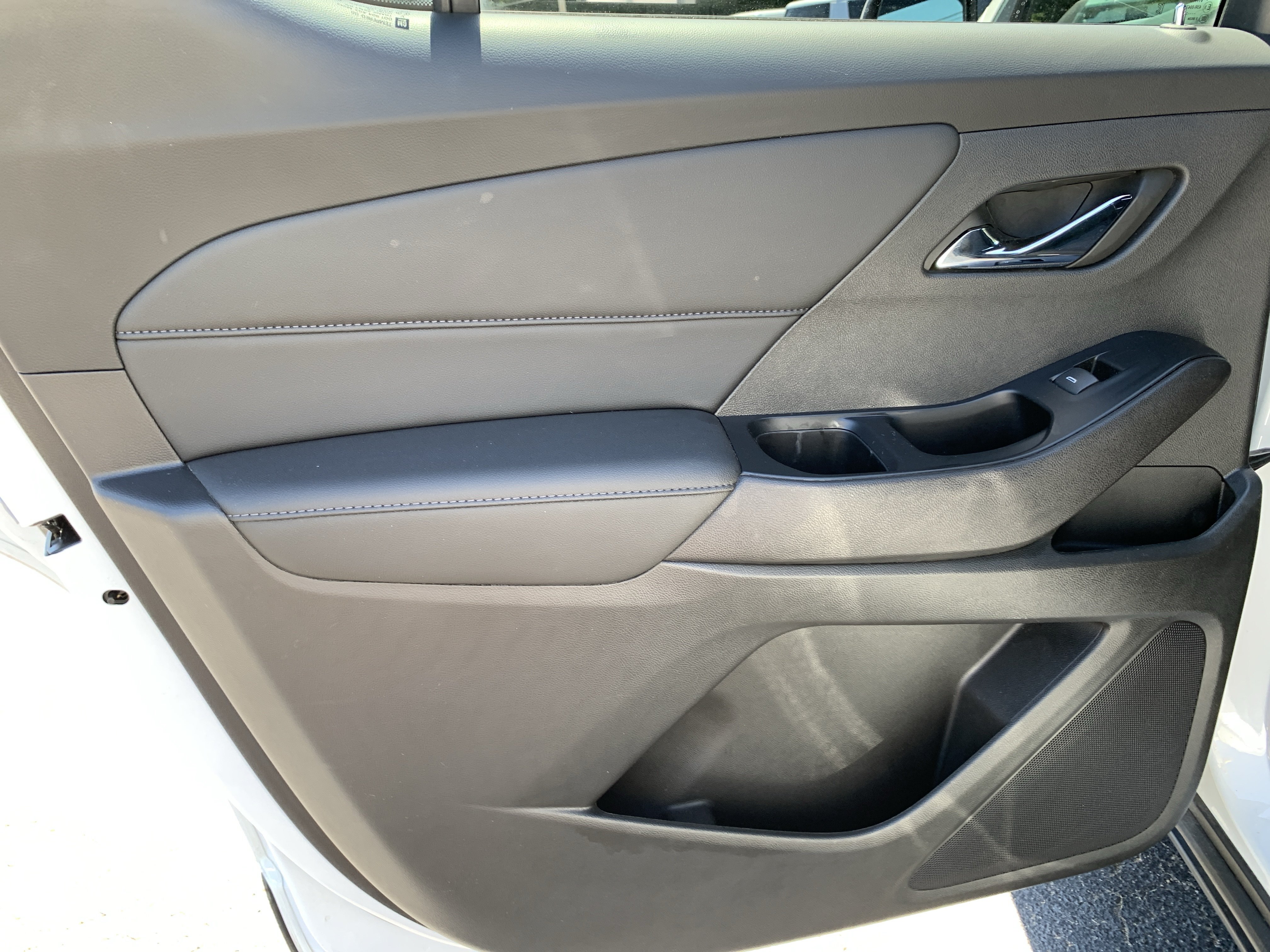 Used 2022 Chevrolet Traverse LT FWD image 34