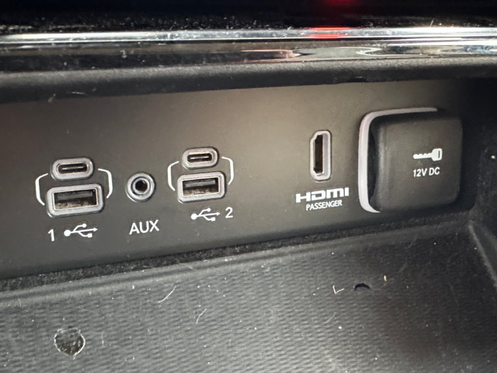 Used 2022 Jeep Grand Cherokee L Limited w/ Luxury Tech Group II AWD/4WD image 29