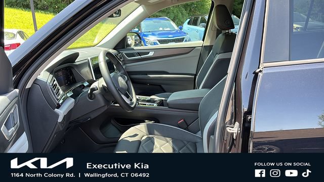Used 2024 Volkswagen Atlas Peak Edition SE AWD/4WD image 10