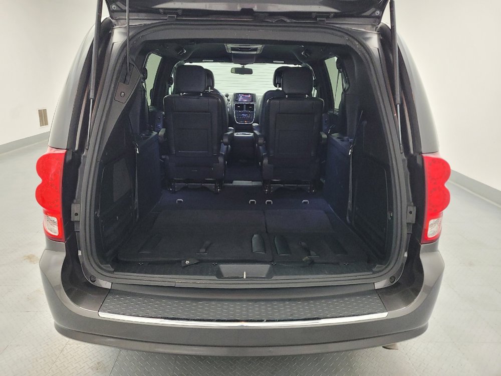 Used 2016 Dodge Grand Caravan R/T w/ Driver Convenience Group FWD image 29