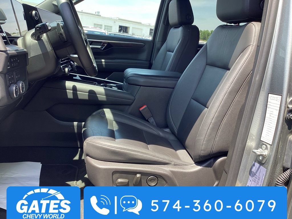 Used 2025 Chevrolet Suburban Z71 AWD/4WD image 13
