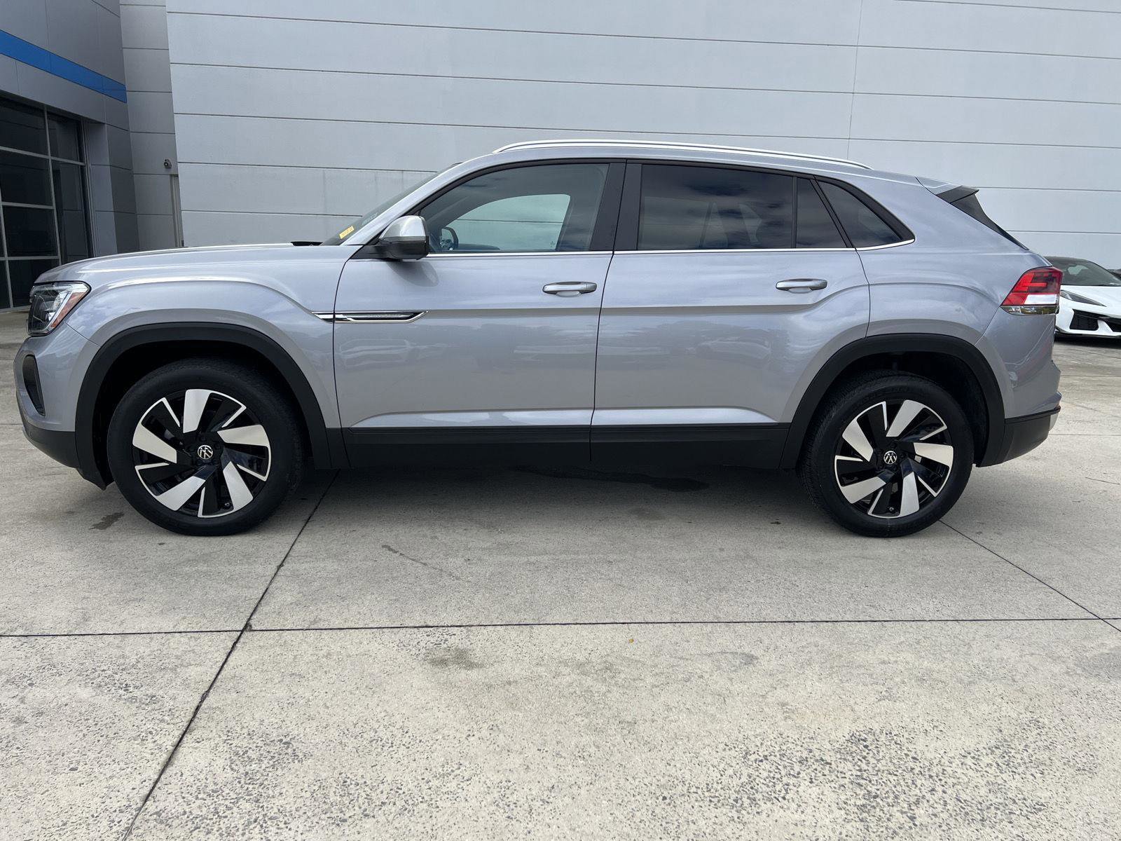 Used 2024 Volkswagen Atlas Cross Sport SE image 36