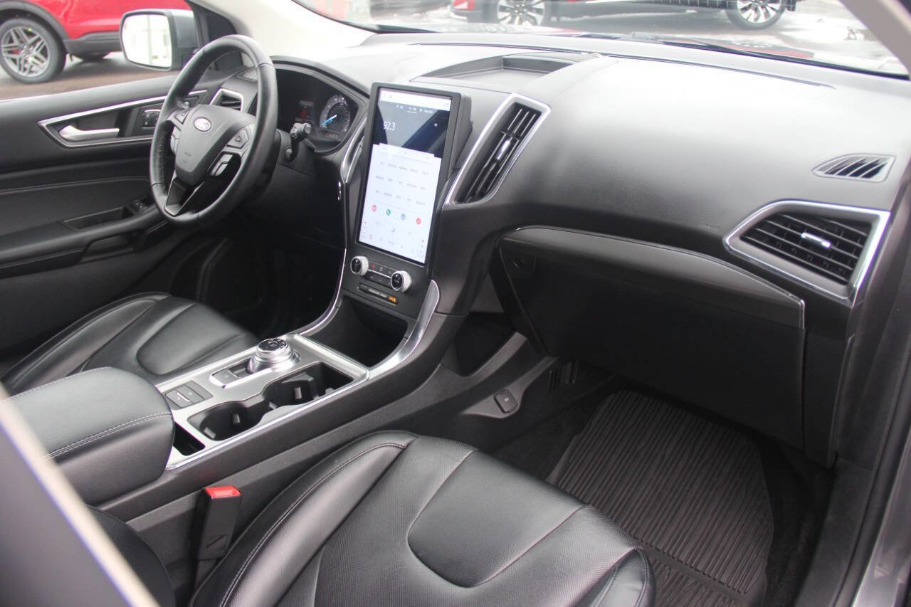 Used 2022 Ford Edge Titanium w/ Equipment Group 301A AWD/4WD image 20