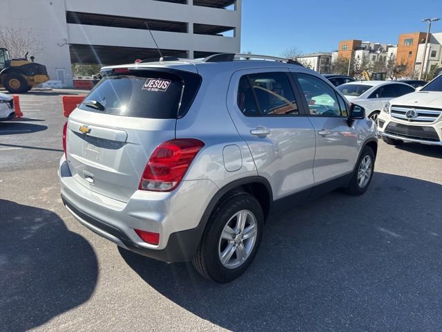 Used 2021 Chevrolet Trax LT w/ LT Convenience Package image 3