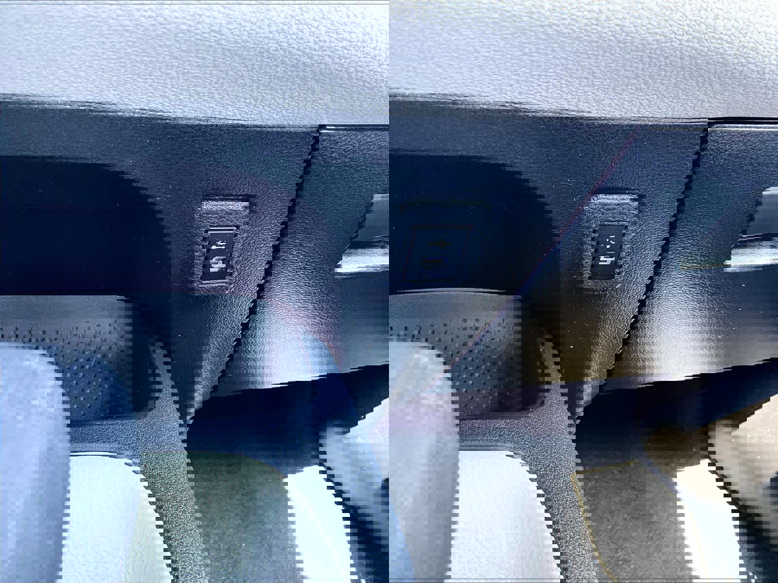 Used 2023 Toyota Corolla LE image 27