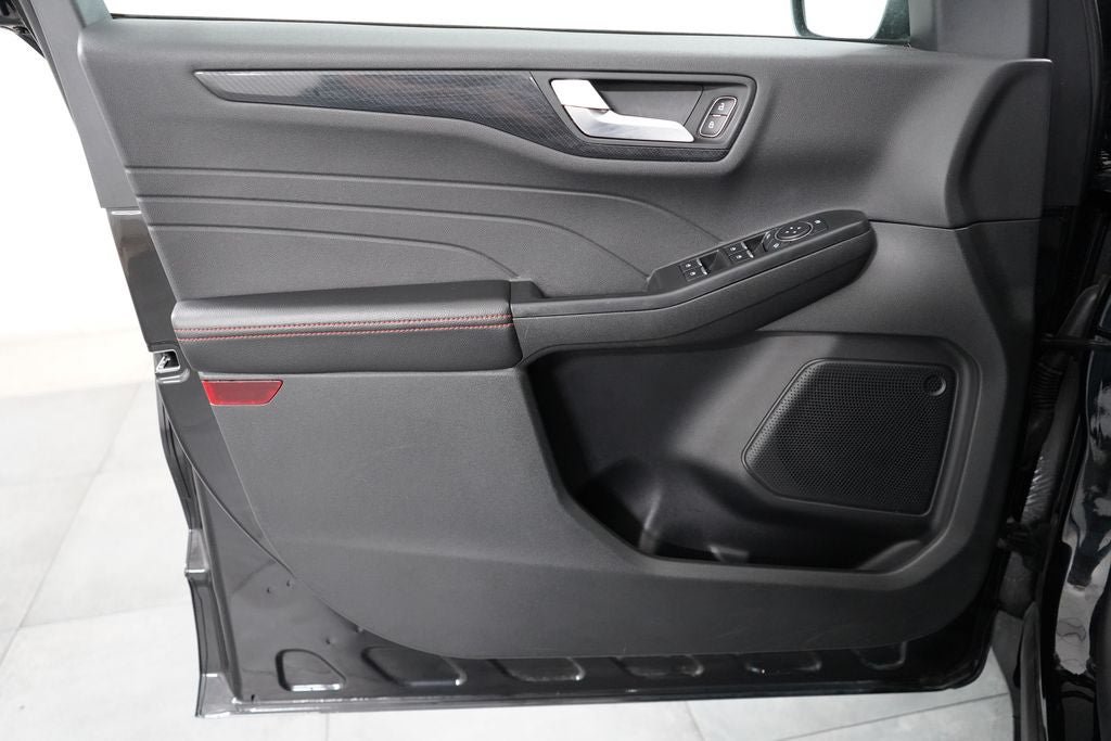 Used 2025 Ford Escape ST-Line AWD/4WD image 27