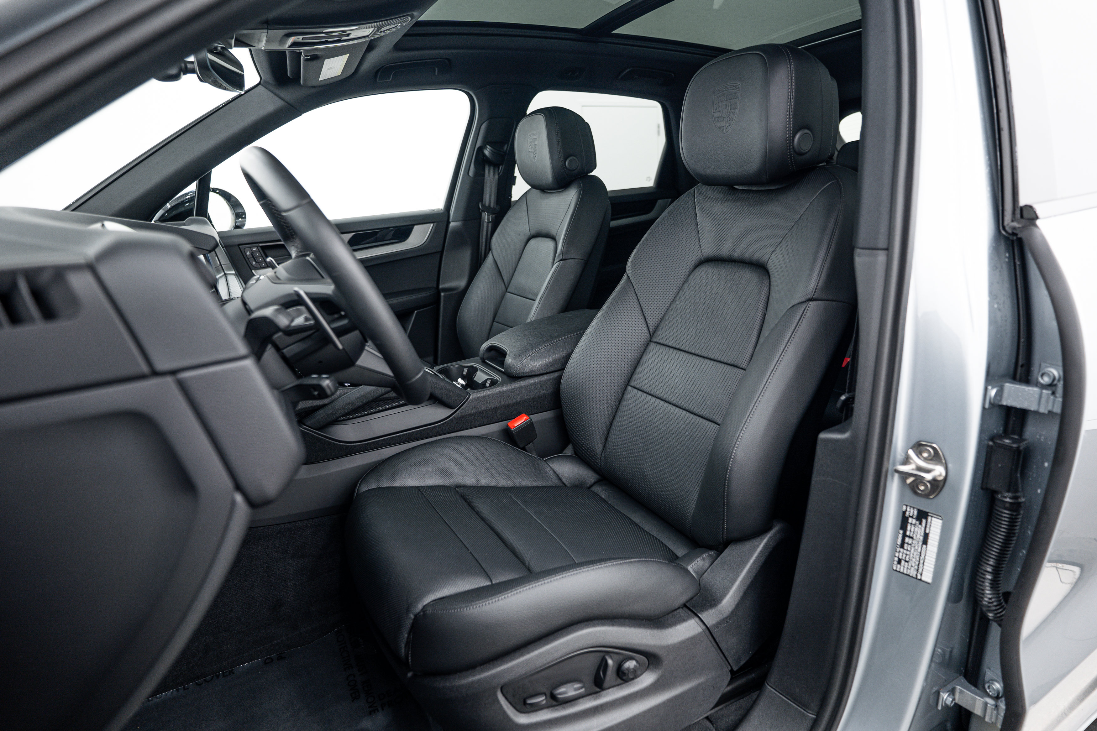 Certified 2026 Porsche Cayenne AWD/4WD image 5