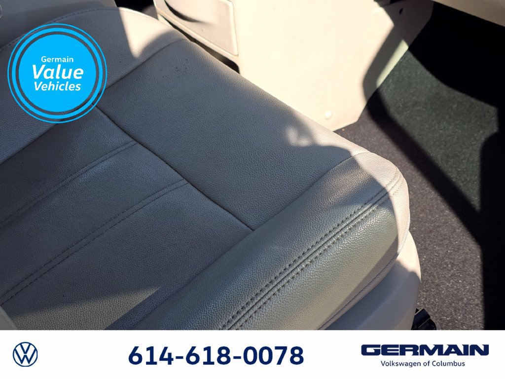Used 2014 Chrysler Town & Country Touring FWD image 24