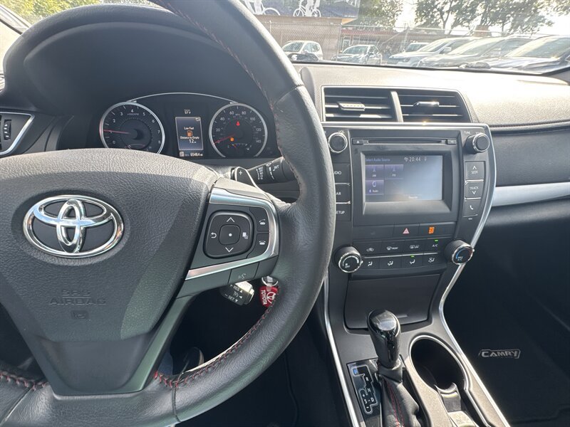 Used 2017 Toyota Camry SE w/ Protection Package (Q2) FWD image 15
