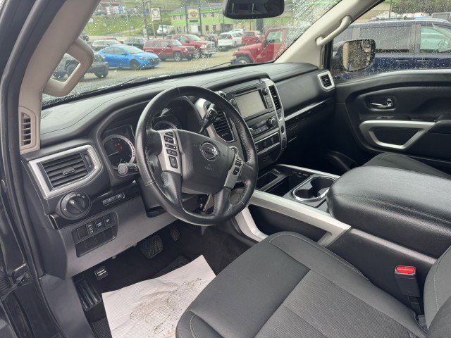 Used 2019 Nissan Titan SV w/ SV Convenience Package image 10