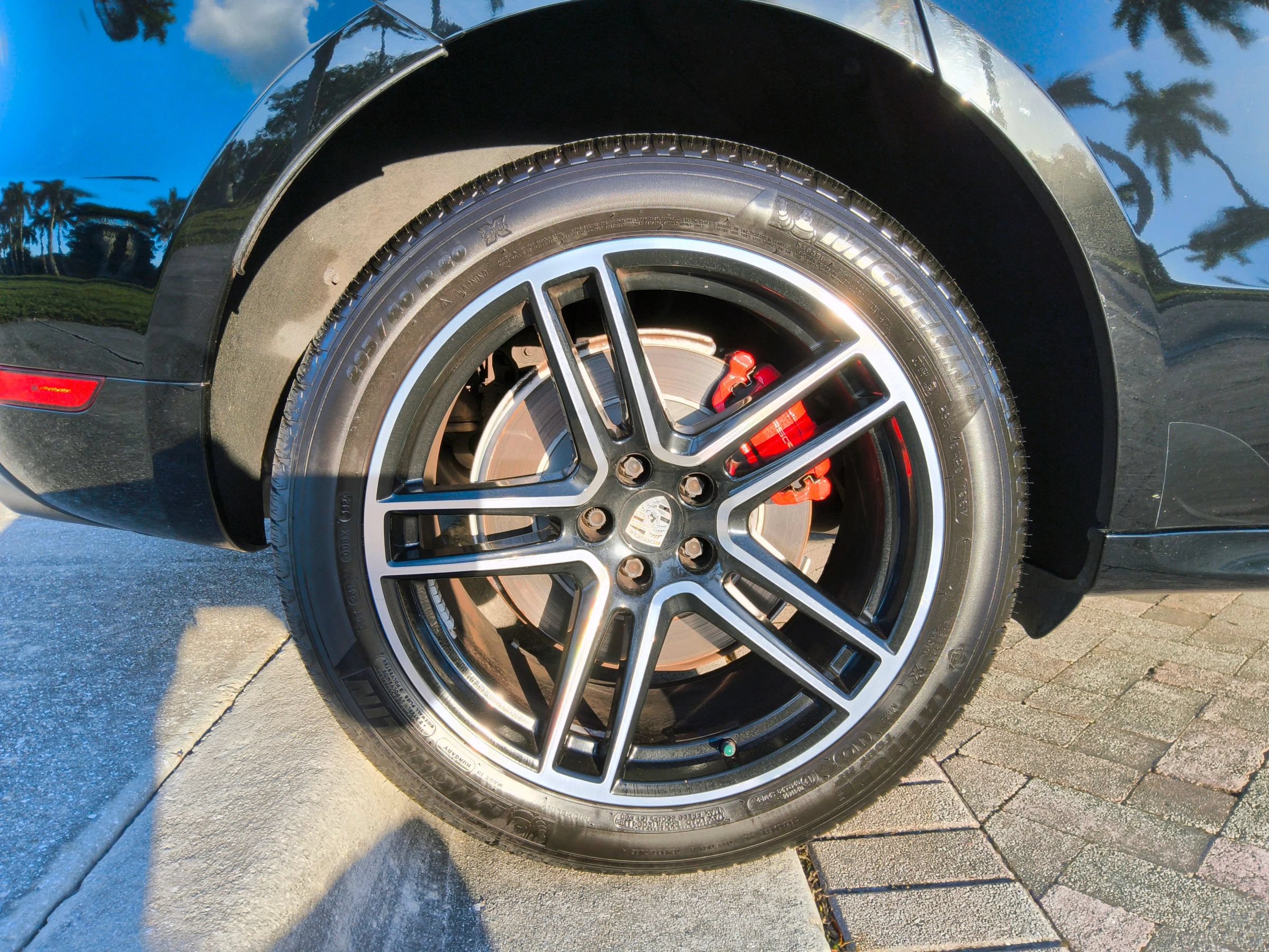Used 2018 Porsche Macan Turbo AWD/4WD image 43
